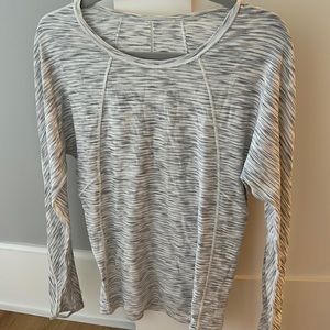 Lululemon long sleeve woman's shirt size 4